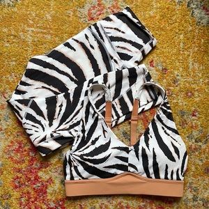 Like New Fabletics Animal Print Workout Set Leggings & Sports Bra - 🦓 zebra